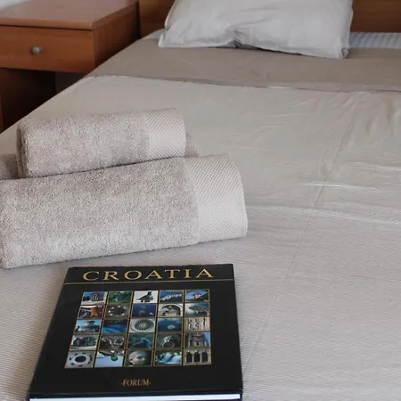 Crabhouse Gæstehus 3*